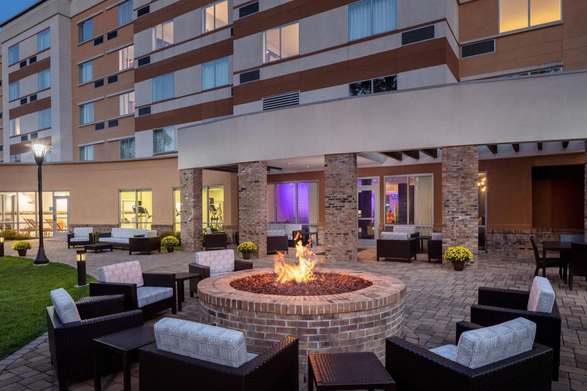 Courtyard By Marriott Charleston Downtown/Civic Center Exterior foto