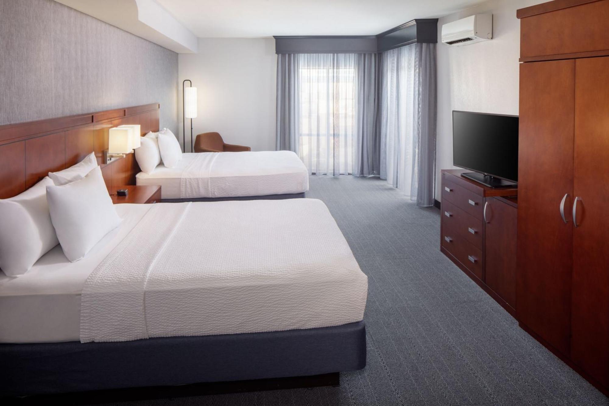 Courtyard By Marriott Charleston Downtown/Civic Center Exterior foto