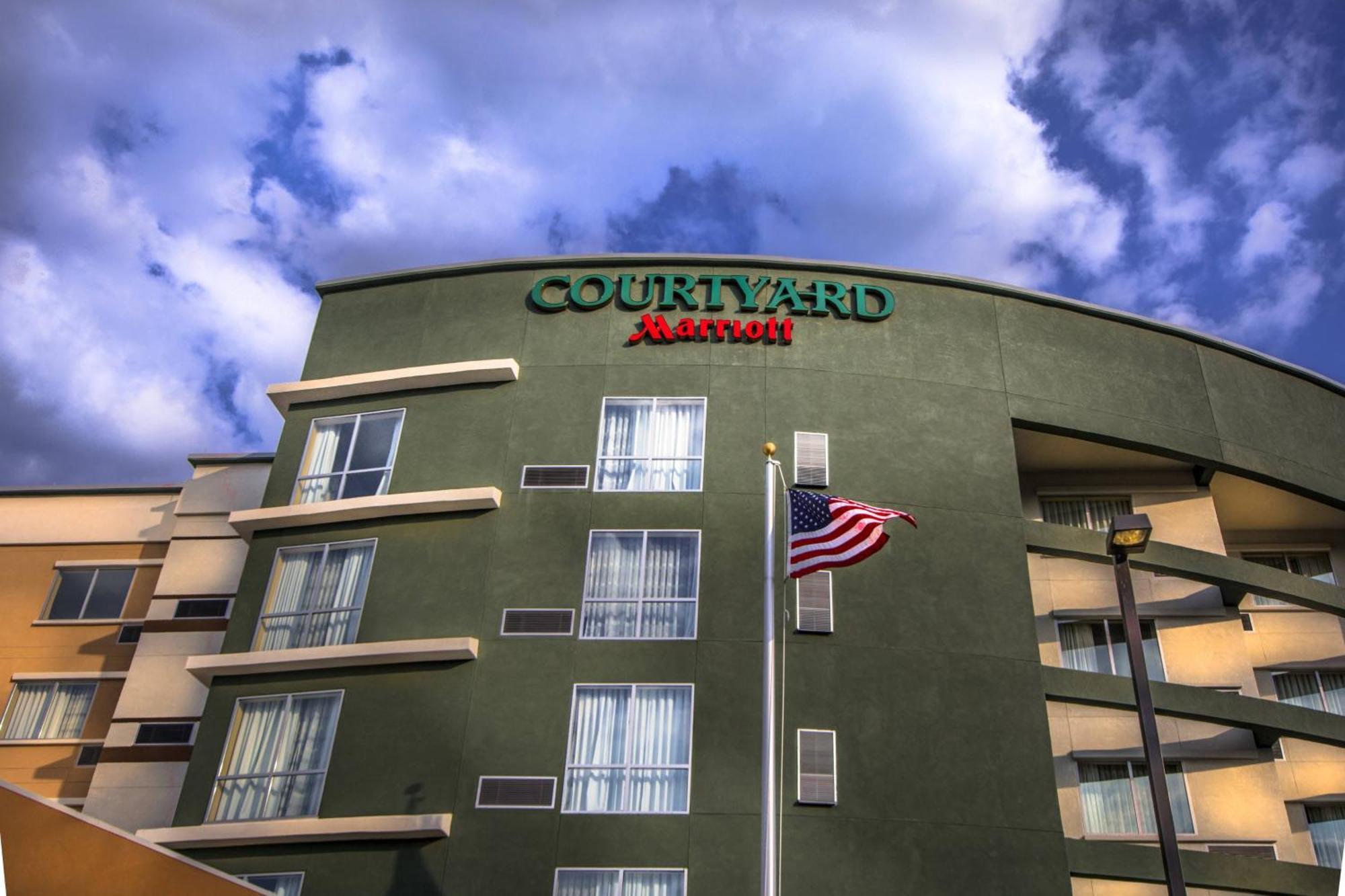 Courtyard By Marriott Charleston Downtown/Civic Center Exterior foto
