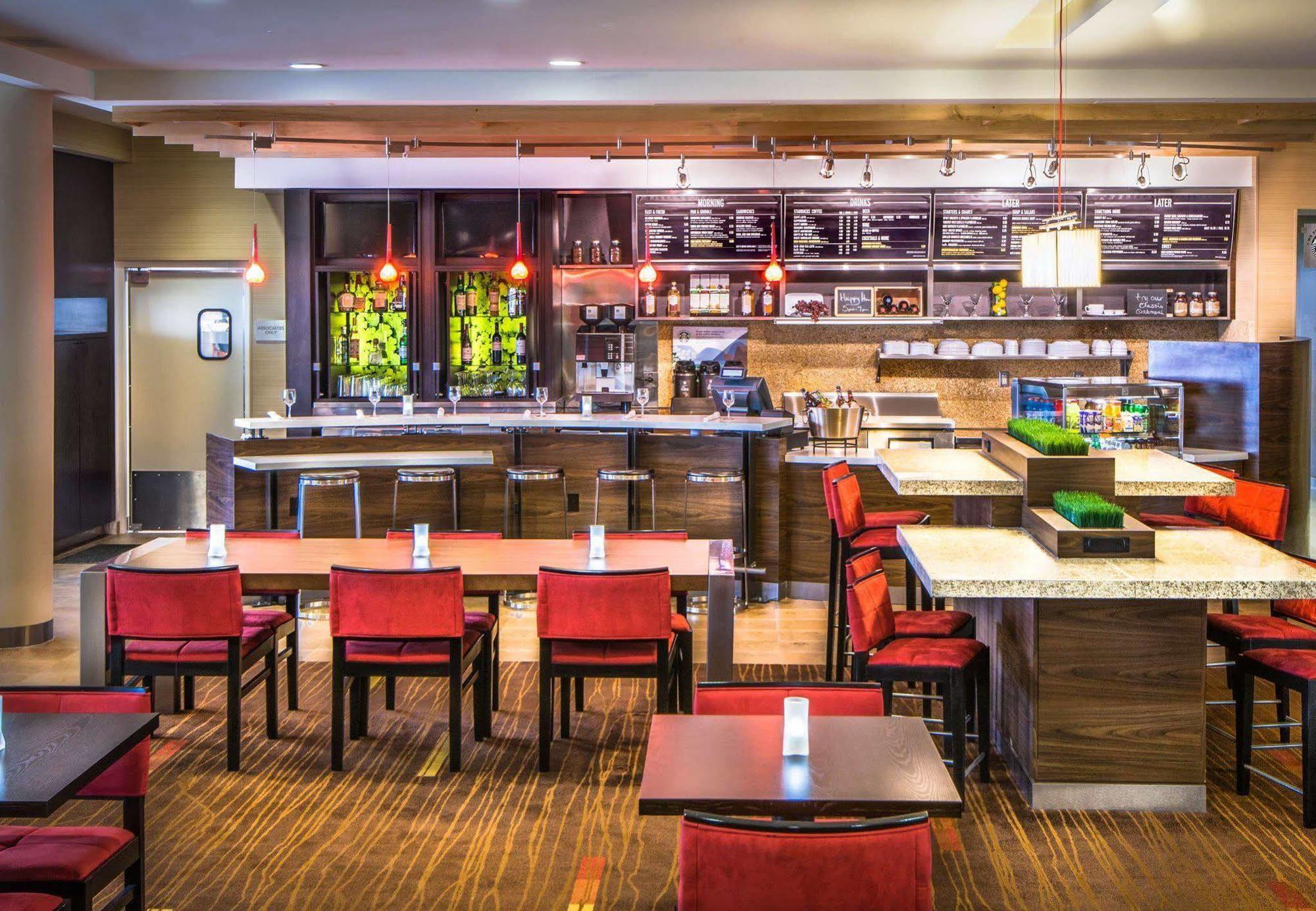 Courtyard By Marriott Charleston Downtown/Civic Center Exterior foto